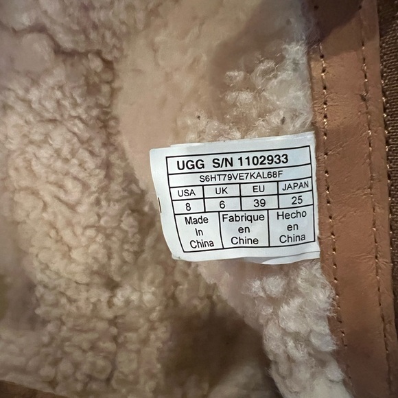 UGG Plumdale Cuff Short PomPom Boots Womens Size 8 Chestnut Color Style 1102933 - Picture 8 of 9